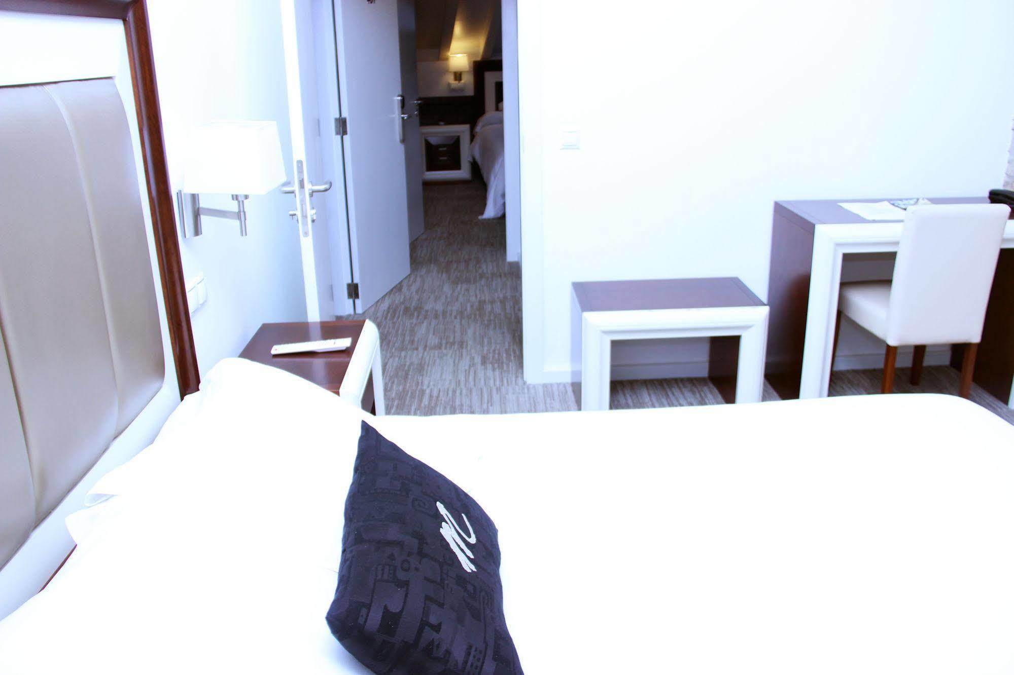 Hotel Montenegro Compostela 산티아고데콤포스텔라 외부 사진