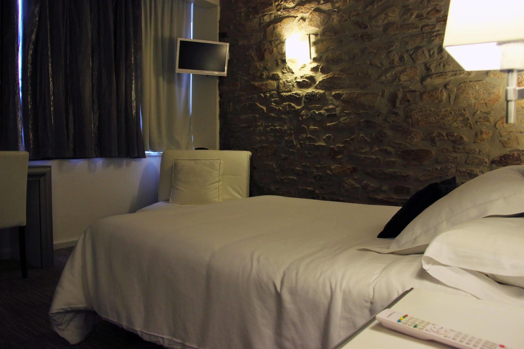 Hotel Montenegro Compostela 산티아고데콤포스텔라 외부 사진